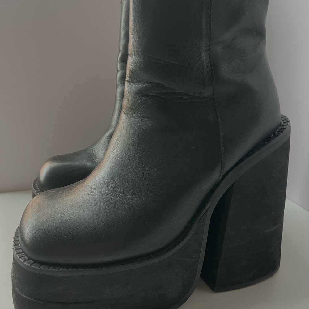 Black leather UNIF Brat Platform